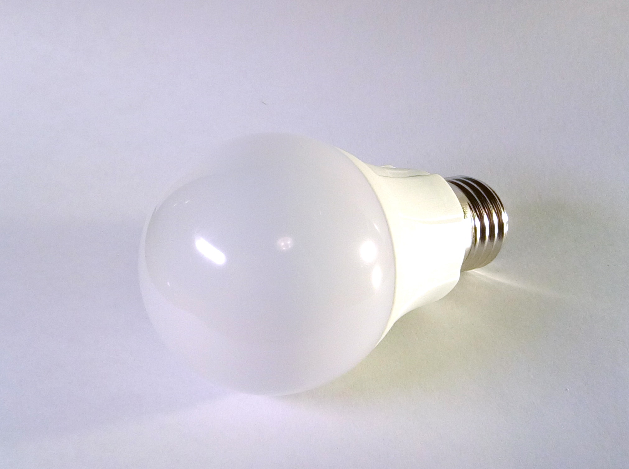 electric-equipment-led-light-bulb-light-bulb-912059